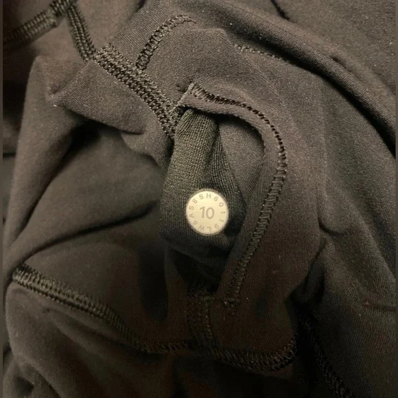 Black Lululemon HR Align Crop 21” leggings Size 10 - Picture 4 of 8